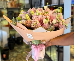 Blush Pink Lily Bouquet – Lüks Pembe Lilyum & Gül Buketi