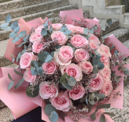 Pembe Aşk Gül Buketi  Deluxe Pembe Gül Aranjmanı  Aşkın En Zarif Hali – Pembe Gül Buketi  Soft Pink Premium Gül Buketi